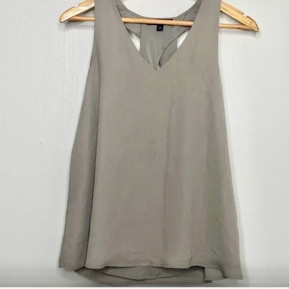 🌸Banana Republic v-neck blouse